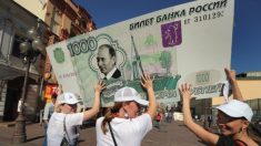 Le dollar dépasse les 70 roubles pour la première fois depuis mars 2016