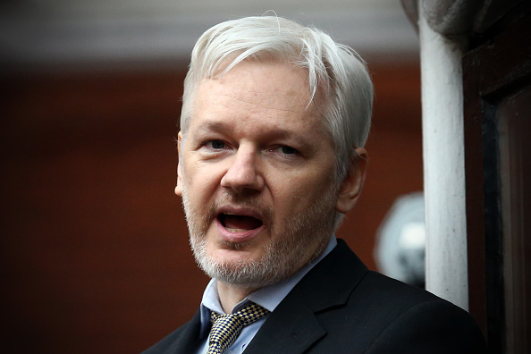 Julian Assange, australien, 48 ans, fondateur de Wikileaks en 2006, de l’organisation non-gouvernementale dont l'objectif est de publier des documents pour partie confidentiels ainsi que des analyses politiques et sociales à l'échelle mondiale. Devant la menace d'une extradition aux États-Unis, où il fait l'objet de poursuites judiciaires, il vit réfugié à l’ambassade de l’Equateur à Londres depuis juin 2012. (Photo : Carl Court/Getty Images)