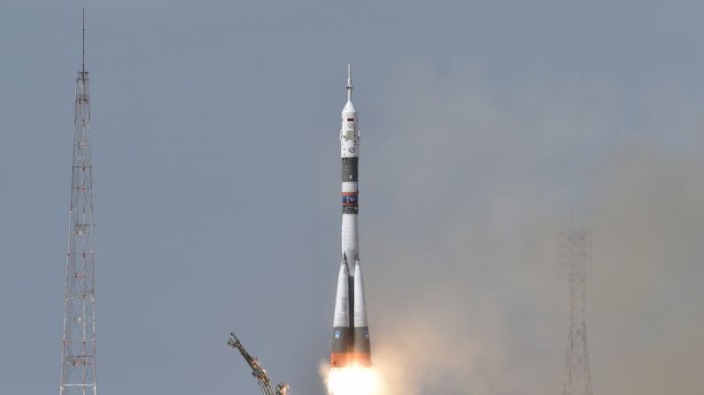 Le 6 juin 2018. Le satellite russe Soyouz MS-09 transporte des membres de l'expédition 56/57 de la Station spatiale internationale. Photo : VYACHESLAV OSELEDKO / AFP / Getty Images.