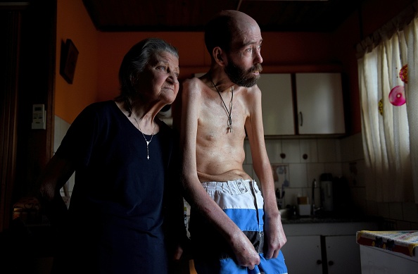 Fabian Tomasi et sa maman Nelida Beatriz Obispo. (Photo : PABLO AHARONIAN/AFP/Getty Images)