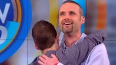 Un jeune survivant du cancer rencontre l’homme qui lui a sauvé la vie et lui offre le « don de temps »
