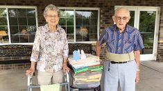 Avant son 95e anniversaire, un ancien combattant de la Seconde Guerre mondiale fabrique 500 couvertures pour des nouveau-nés dans le besoin