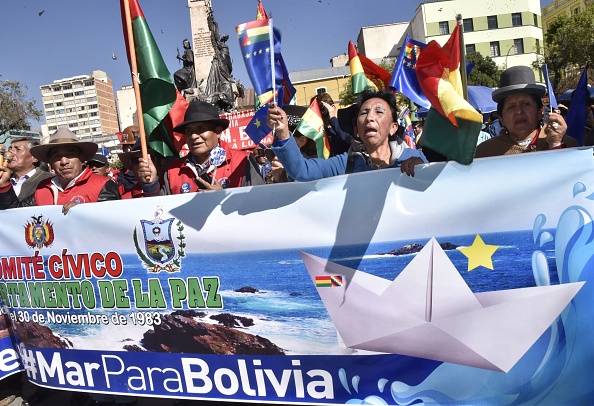 -La Cour internationale de Justice a rejeté lundi l’offre de la Bolivie visant à obliger le Chili à négocier l'océan Pacifique selon une décision datant du 19ème siècle. Photo : AIZAR RALDES / AFP / Getty Images.
