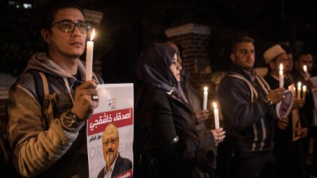 Le fils du journaliste tué Jamal Khashoggi quitte l’Arabie saoudite