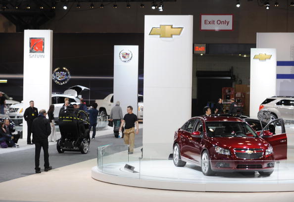 -Cadillac et Chevrolet s'affichent lors de l'exposition de General Motors au Salon international de l'auto de New York. Photo STAN HONDA / AFP / Getty Images.