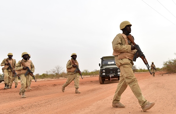 -Quelque 1 500 troupes africaines, américaines et européennes ont commencé à manœuvrer au Burkina Faso, dans l'ouest et le nord du pays. Œuvrant contre les menaces terroristes planant sur ces régions. Photo ISSOUF SANOGO / AFP / Getty Images.