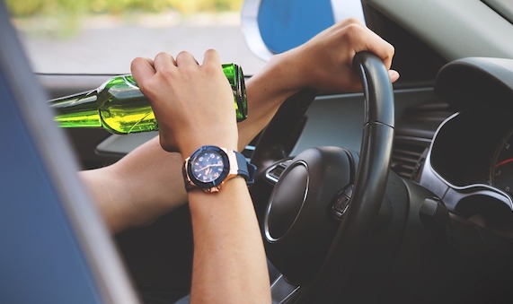 ivre au volant, un quinquagénaire ne possédait pas de permis de conduire depuis ses 18 ans. (Photo Pixabay)