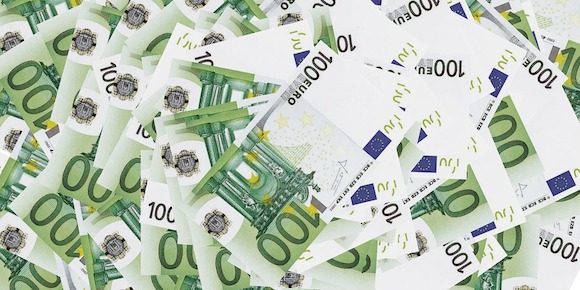 En France, les impôts et cotisations ont dépassé les 1000 milliards d'euros.( Photo Pixabay)
