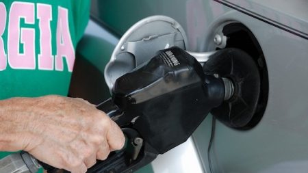 Carburants : flambée des prix de l’essence, les appels au blocage se multiplient