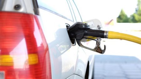 L’indemnité carburants aux travailleurs sera mise en place au 1er octobre, annonce Bruno Le Maire