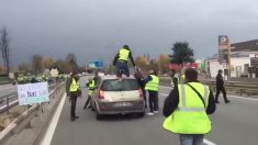GILETS JAUNES – Situation tendue à Chambéry où une voiture a tenté de forcer un barrage
