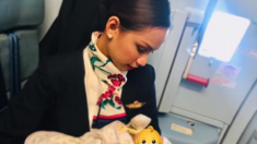 Philippines : en plein vol, une hôtesse de l’air donne le sein à un bébé