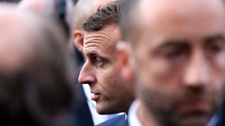 VIDÉO – Un Français interpelle Macron à Verdun : « Vous ne sentez pas le malaise en France qui monte ? »