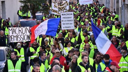 Bordeaux : des centaines de « gilets jaunes » manifestent au centre ville