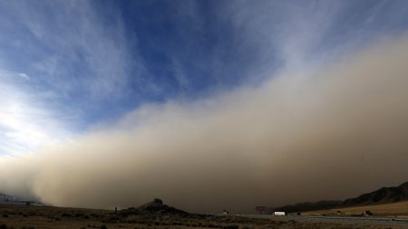 Chine: une ville frappée par une tempête de sable