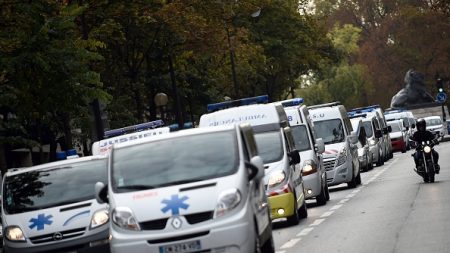 Opération escargot des ambulanciers sur le périphérique parisien