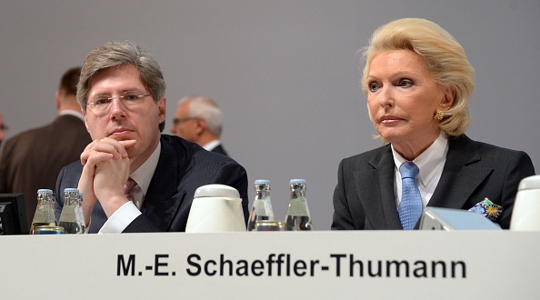 -Georg FW Schaeffler et Maria-Elisabeth Schaeffler-Thumann, PDG du groupe Schaeffler, sont photographiés le 30 avril 2015 lors d'une assemblée générale à Hanovre, en Allemagne. Photo PETER STEFFEN / AFP / Getty Images.