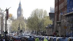 LONDRES –  Si tu klaxonnes après une conductrice trop lente, la police peut être forcée d’ouvrir une enquête pour crime de haine