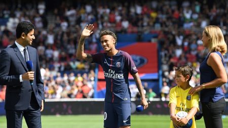 PSG – Les joueurs parisiens sont payés pour applaudir le public et le montant des primes n’est pas le même pour tous