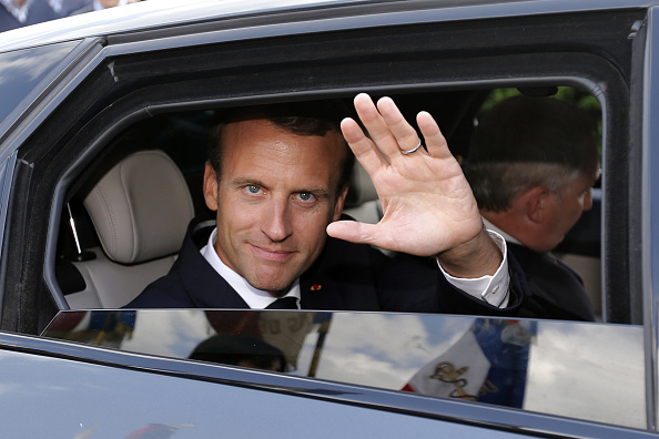 Hausse de la taxation sur le diesel, Emmanuel Macron "assume parfaitement".   (Photo : REGIS DUVIGNAU/AFP/Getty Images)