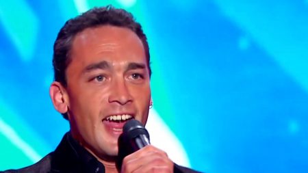 VIDÉO – Jean-Baptiste Guégan, le sosie vocal de Johnny, conquiert le public et le jury de ‘La France a un incroyable talent’