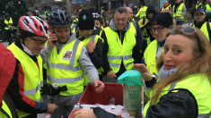 Gilets jaunes : une contre-manifestation de cyclistes à Saint-Brieuc