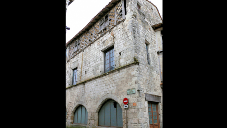 Maison gothique à Issigeac en Dordogne. Crédit : Henri Moreau - Wikimedia Commons.