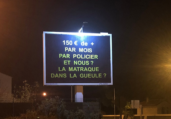 Un afficheur du département du Var exploite ses panneaux pour diffuser des messages. (Capture d’écran Facebook Michel-Ange Flori)