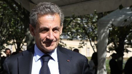 « Gilets jaunes » : Emmanuel Macron a reçu Nicolas Sarkozy vendredi