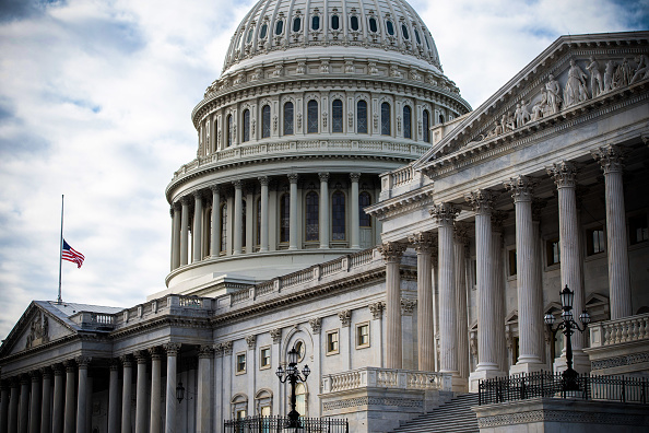 Le Capitole des États-Unis apparaît à Washington, le 17 décembre 2018, comme la date butoir pour que les législateurs se mettent d’accord sur un nouvel accord de dépenses afin d’éviter la fermeture des portes du 22 décembre. (Photo : SAUL LOEB/AFP/Getty Images)