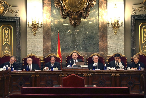 -La Cour suprême d'Espagne a déclaré son incompétence pour juger les 6 Catalans poursuivis pour désobéissances. Photo BALLESTEROS / AFP / Getty Images.