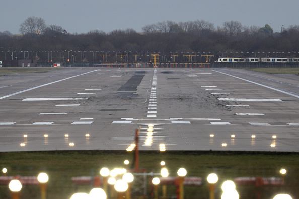 -L'aéroport de Londres Gatwick fermé après la découverte de drones dans l'espace aérien. Photo de Dan Kitwood / Getty Images.