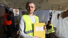 À Cagnes-sur-Mer, sur leur rond-point ou en mairie, les « gilets jaunes » réinventent les cahiers de doléances