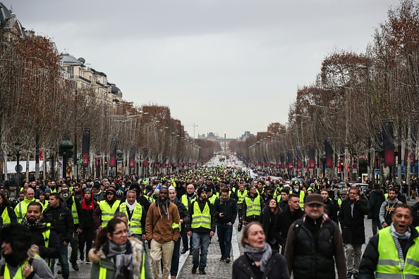 Des Gilets jaunes sur les Champs-Elysées le 22 décembre 2018. (ZAKARIA ABDELKAFI/AFP/Getty Images)