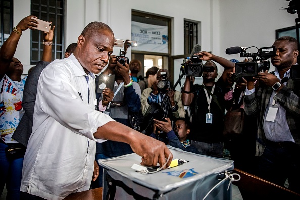 -Le candidat à la présidentielle Martin Fayulu a voté au bureau de vote de l'Institut de la Gombe lors des élections générales en République démocratique du Congo à Kinshasa le 30 décembre 2018. Photo Luis Tato / AFP / Getty Images.