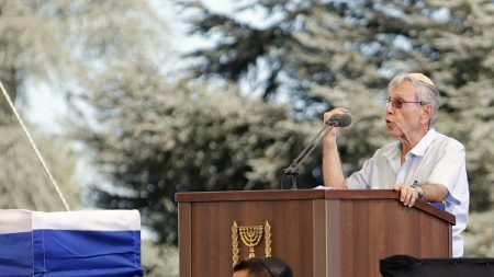 Les Israéliens rendent un dernier hommage au célèbre écrivain Amos Oz
