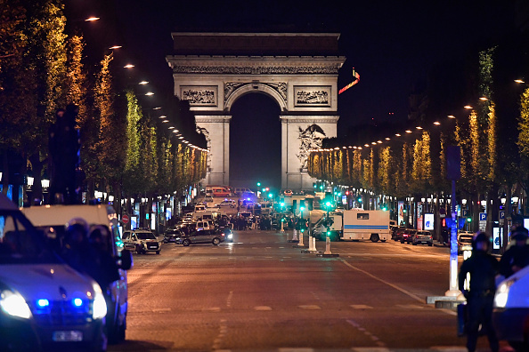 PARIS, Nouvel An : la sécurité sera renforcée sur les Champs-Élysées.  (Photo : Jeff J Mitchell/Getty Images)