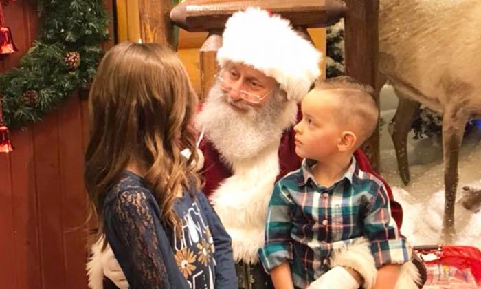 Un papa a été profondément touché d'entendre ce que sa jeune fille innocente demandait au Père Noël.


