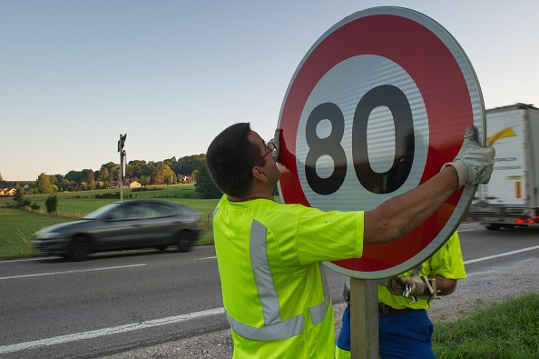Avec 42 changements de limitation de vitesse recensés sur une portion de 36 kilomètres, la départementale D974 établit un véritable record. Crédit : SEBASTIEN BOZON/AFP/Getty Images.