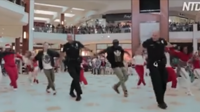 Flash mob dans un centre commercial