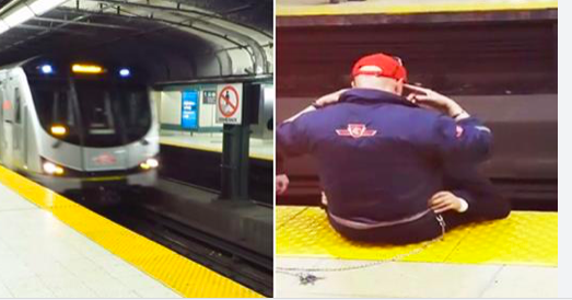 M. John Paul Attard, un employé de la Toronto Transit Commission, aide à sauver un homme de 23 ans d'une tentative de suicide en lui demandant de répéter «Je suis fort», à la station Dundas. (Capture d'écran YouTube | Jp Attard)