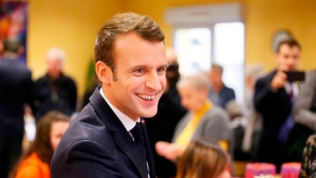 Emmanuel Macron dans la Drôme : « Je n’ai jamais dit qu’avec moi il y aurait zéro SDF. Je n’ai pas pris cet engagement »