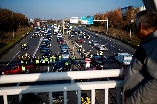  Le mouvement "gilets jaunes" bloquent l'accès autoroutier nord de Toulouse. (Photo : CHARLY TRIBALLEAU/AFP/Getty Images)