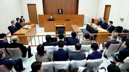 Carlos Ghosn, devant le tribunal pour la première fois, se dit « faussement accusé »