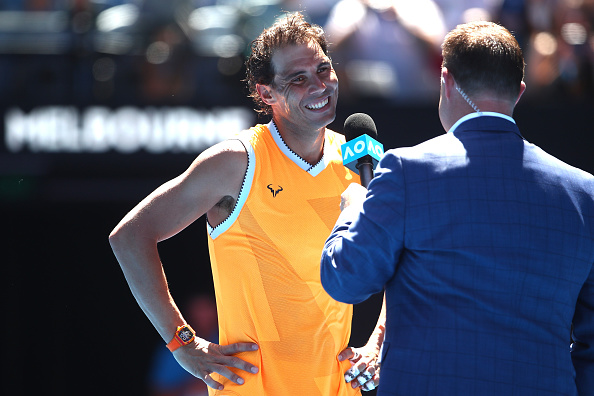 -Melbourne, Australie. Le 14 janvier : L'Espagnol Rafael Nadal est interviewé sur le terrain après la victoire lors de son match de première ronde contre l'Australien James Duckworth, sa première journée de l'Open d'Australie 2019. Photo par Julian Finney / Getty Images.