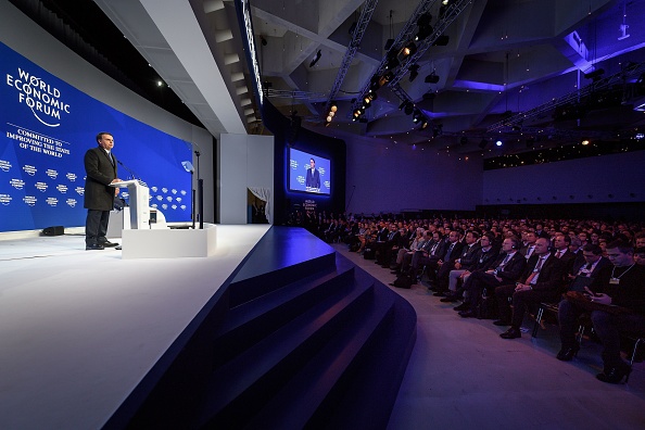 -Le président brésilien Jair Bolsonaro prononce un discours lors de la réunion annuelle du Forum économique mondial, le 22 janvier 2019 à Davos, en Suisse orientale. Photo FABRICE COFFRINI / AFP / Getty Images.