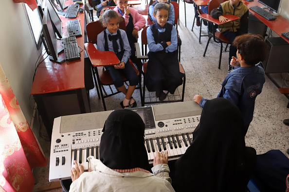 -Les enfants assistent à un cours de musique à l'école Al-Nawras de Taez, la troisième ville du Yémen, dans le sud-ouest du pays, le 23 janvier 2019. Photo AHMAD AL-BASHA / AFP / Getty Images.