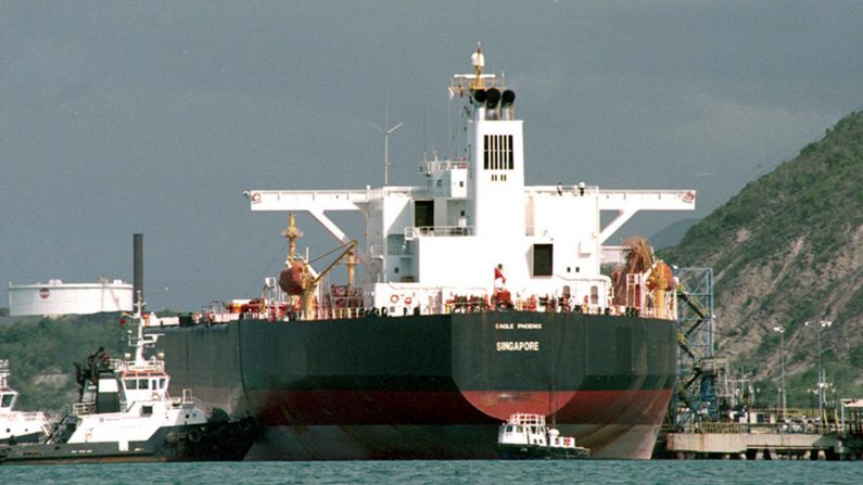-Venezuela. Le pétrolier Eagle Phonix de l'American Eagle Tankers Company reste au terminal du port de Guaraguao de la raffinerie de Pétroles de Venezuela (PDVSA). Photo d’illustration de Richard Rondon-El Tiempo / Getty Images.