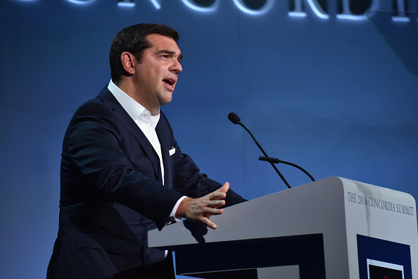 -Le Premier ministre de la République hellénique, SE Alexis Tsipras, a été félicité par le chef du gouvernement de la Macédoine du Nord. Photo par Bryan Bedder / Getty Images pour Concordia Summit.
