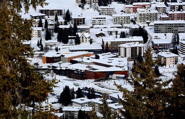 -Une vue d'ensemble prise le 26 janvier 2018 montre le Centre de congrès de Davos, lieu du Forum économique mondial (WEF), qui se tient chaque année, à Davos, en Suisse orientale. Photo MIGUEL MEDINA / AFP / Getty Images.